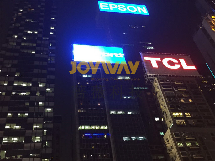 云智科技 · 香港维多利亚湾楼顶户外灯条显示屏