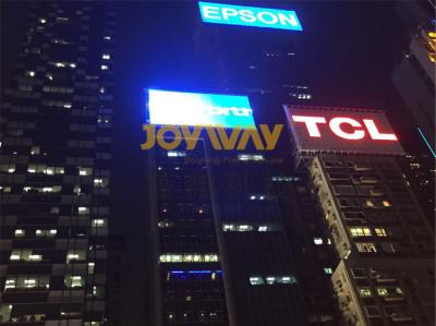 云智科技 · 香港维多利亚湾楼顶户外灯条显示屏
