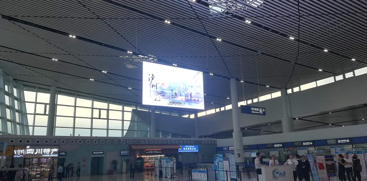 泸州机场室内中庭LED透明屏项目